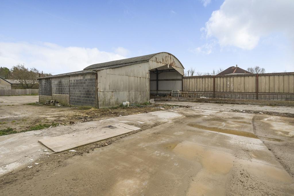 Charlton Road, Radstock, BA3 3 bed property with land for
