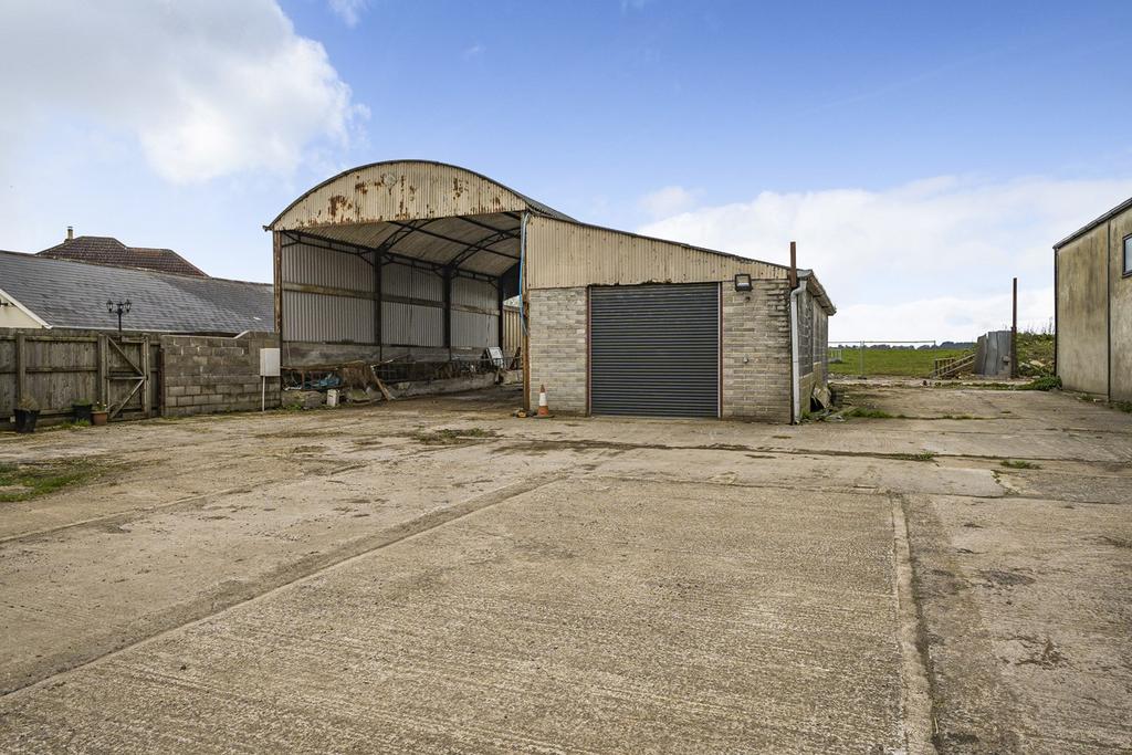 Charlton Road, Radstock, BA3 3 bed property with land for