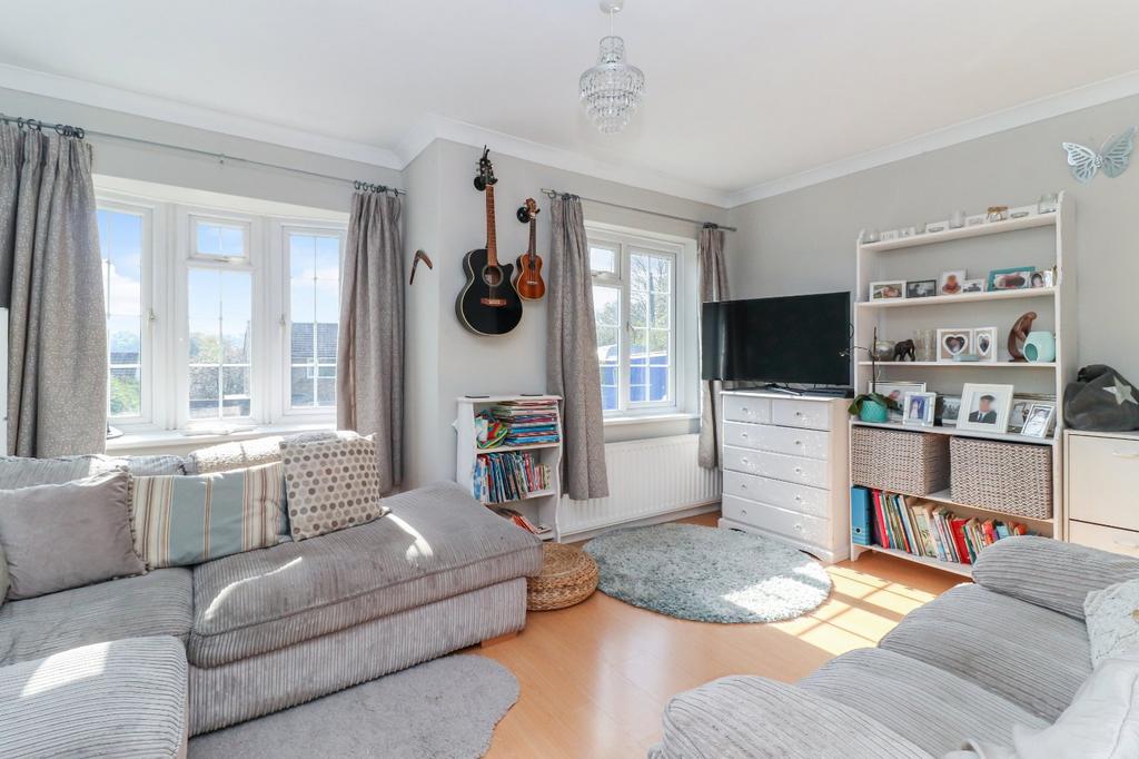 Derehams Avenue, Loudwater, High... 3 bed semidetached house £475,000