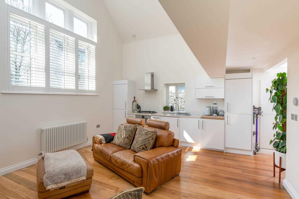 Albert Road, Keynsham 2 bed house £1,200 pcm (£277 pw)