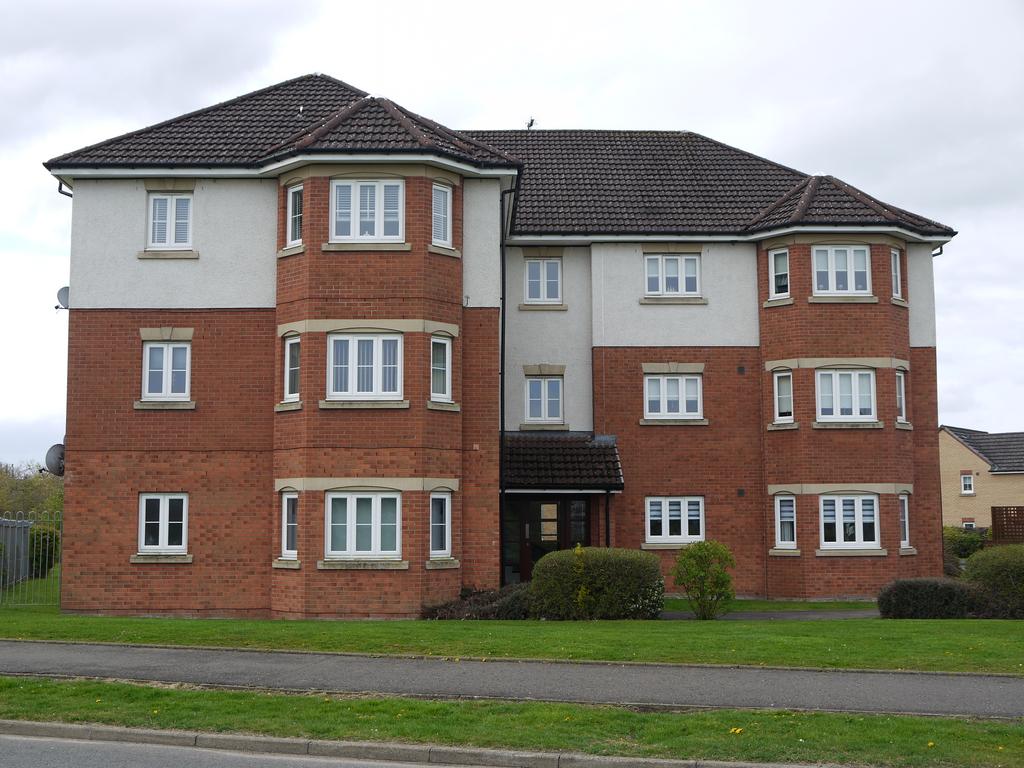 Cairnwell Gardens, Motherwell, Lanarkshire, ML1 2 bed flat for sale £