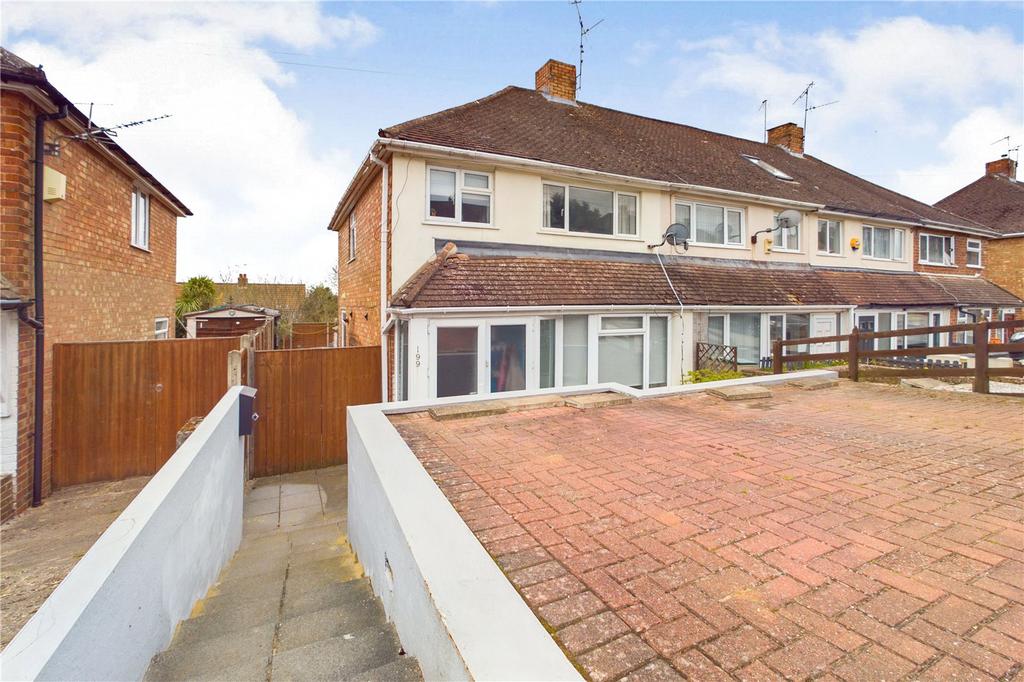 Thirlmere Avenue, Tilehurst, Reading, Berkshire, RG30 3 bed end of