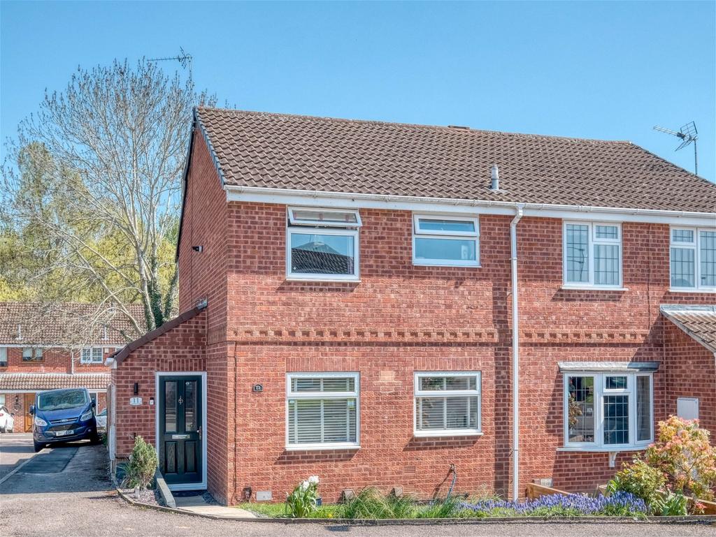 Spetchley Close, Walkwood, Redditch B97 5NB 3 bed semidetached house