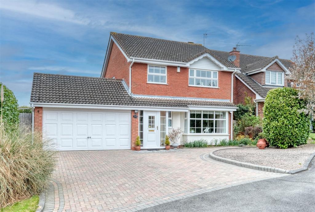 Coleshill Close, Hunt End, Redditch B97 5UN 4 bed detached house £450,000