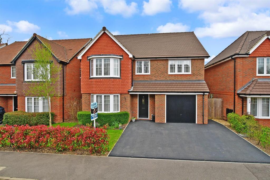 Charters Gate Way, Wivelsfield Green, Haywards Heath, East Sussex 4 bed