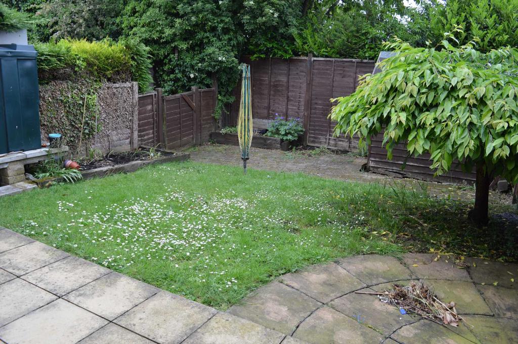 Dunn Crescent, Kintbury 2 bed terraced house to rent £1,100 pcm (£254 pw)