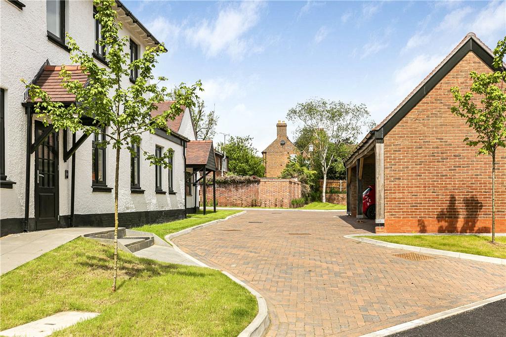 Queens Court, Codicote, Hitchin... 2 bed apartment for sale £450,000