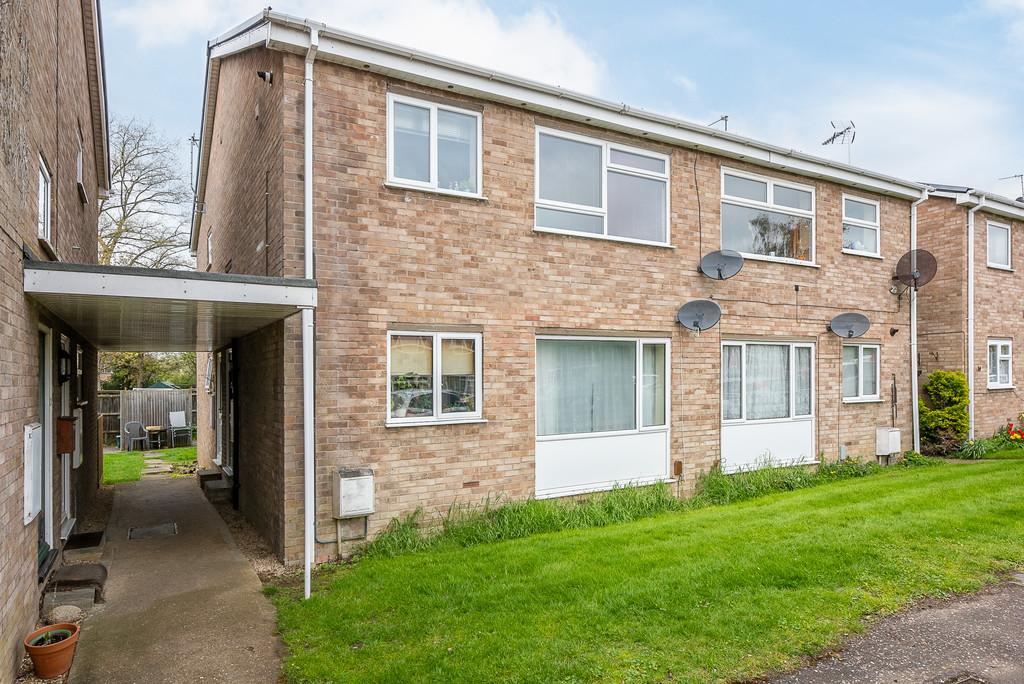 Pym Walk, Thame 2 bed apartment £950 pcm (£219 pw)