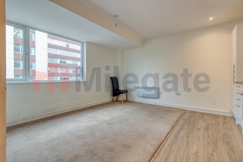 2 bedroom flat to rent, St. Edwards Way, Romford RM1