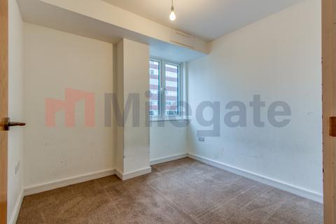 2 bedroom flat to rent, St. Edwards Way, Romford RM1
