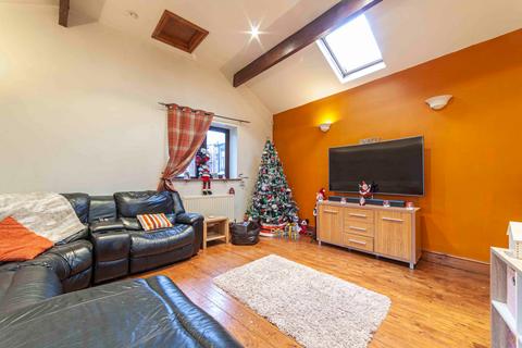 10a Dunham Street, Lees, Oldham, OL4 3NF