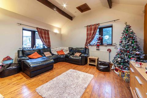 10a Dunham Street, Lees, Oldham, OL4 3NF