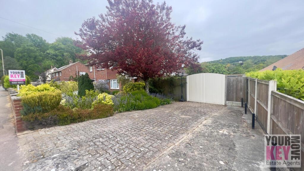 Chilton Way, River, Dover, Kent CT17 0QA 3 bed semidetached house for