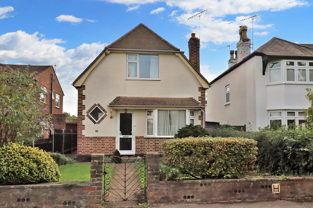 Green Lane, Hersham KT12 2 bed detached house for sale £575,000