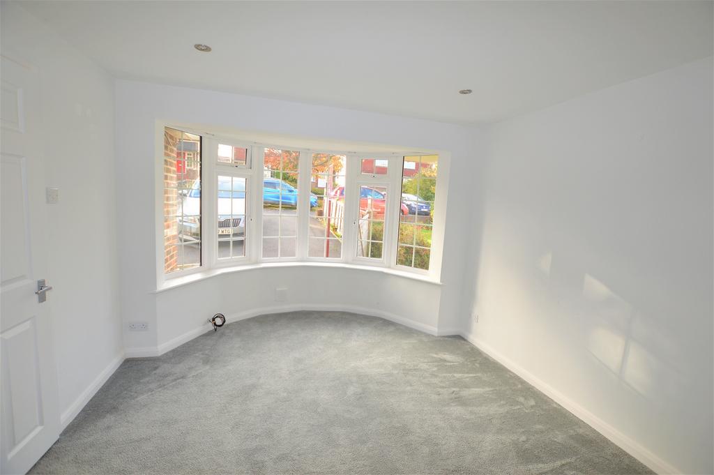 Noel Green, Burgess Hill RH15 4 bed semidetached house £1,800 pcm (£