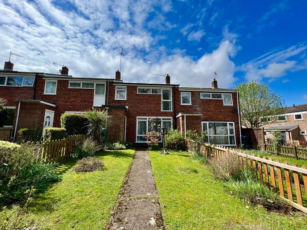 Lindisfarne Road, Bury St Edmunds 3 bed terraced house £210,000