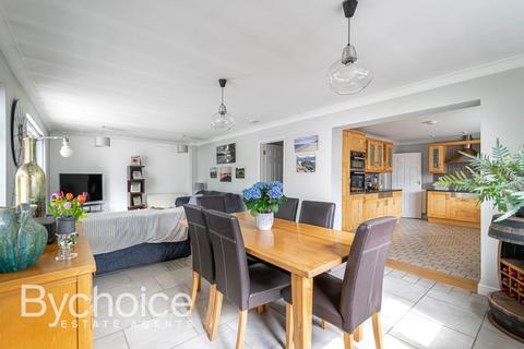 3 bedroom chalet for sale - The Green, Hadleigh