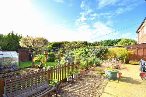 3 bedroom semi-detached house for sale - Sandpiper Road, Ipswich IP2 9HT