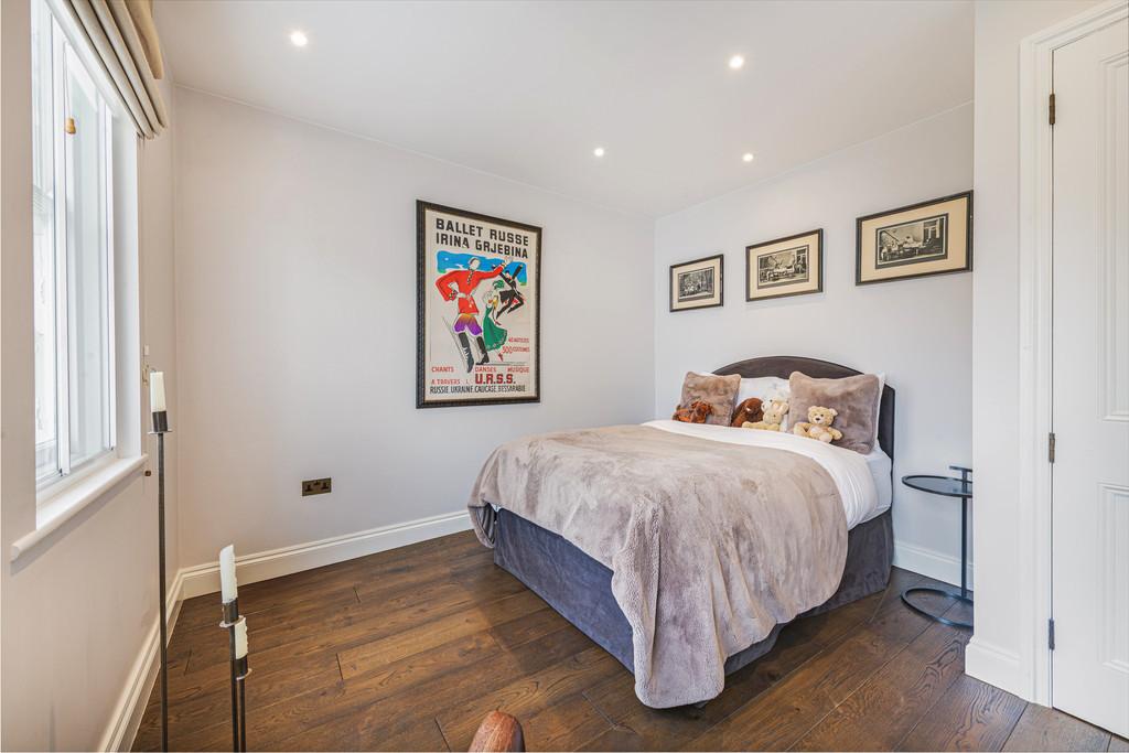 29 B Warwick Sq Bed 3