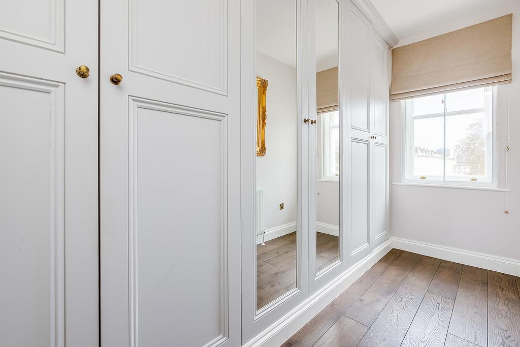 Warwick Square 9, Flat B-4