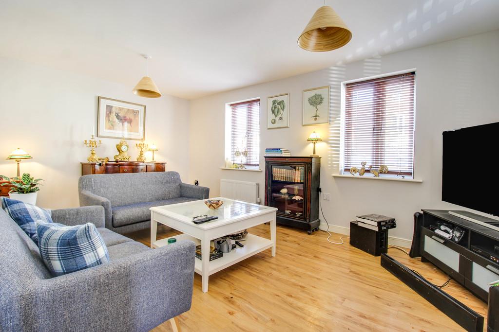 Vistula Crescent, Haydon End, Swindon 3 bed detached house for sale £