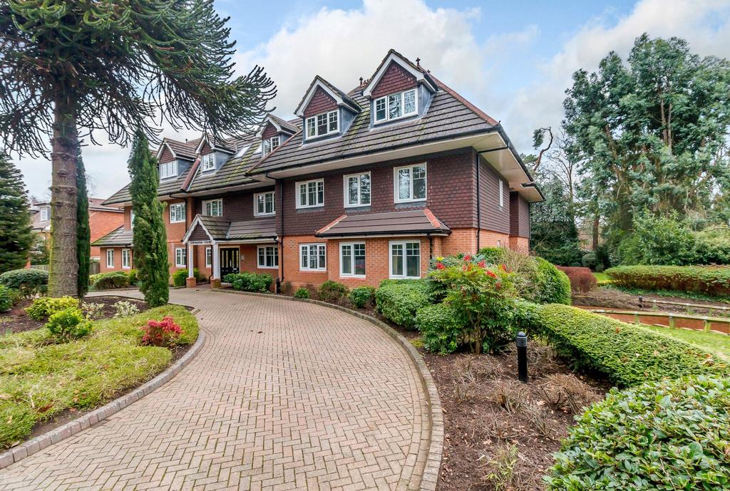 Cavendish Court, Cavendish Road, Weybridge, KT13 2 bed apartment for