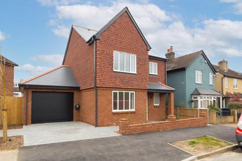 4 bedroom detached house for sale - Alexandra Road, Warlingham