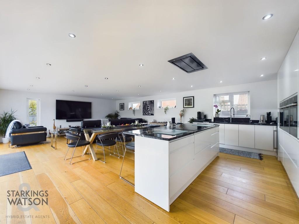Caistor Lane, Caistor St. Edmund, Norwich 4 bed detached bungalow £