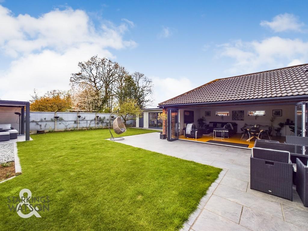 Caistor Lane, Caistor St. Edmund, Norwich 4 bed detached bungalow £