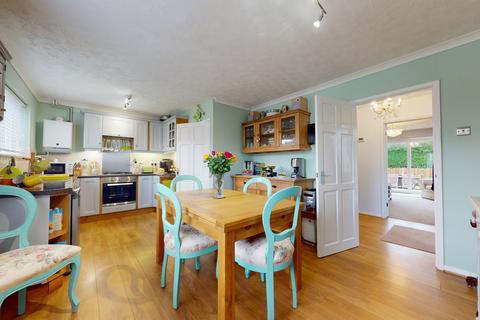1 Cherry Gardens, Littlestone, New Romney, TN28 8QR