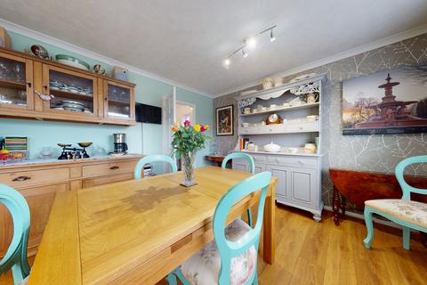 1 Cherry Gardens, Littlestone, New Romney, TN28 8QR