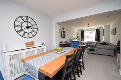 7 Lornty Place, Rattray, Blairgowrie, PH10 7FF