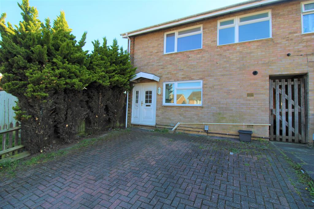Telford Avenue, Stevenage SG2 3 bed end of terrace house £1,600 pcm (£369 pw)
