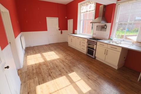 4 bedroom semi-detached house to rent, Old Tiverton Road, EXETER