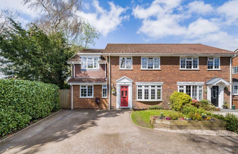 Glen Close, Beacon Hill, Hindhead 4 bed semidetached house for sale