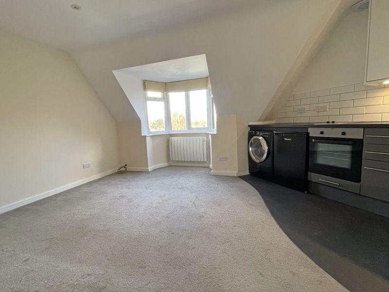 Midhurst Road, Liphook 1 bed flat for sale £159,000