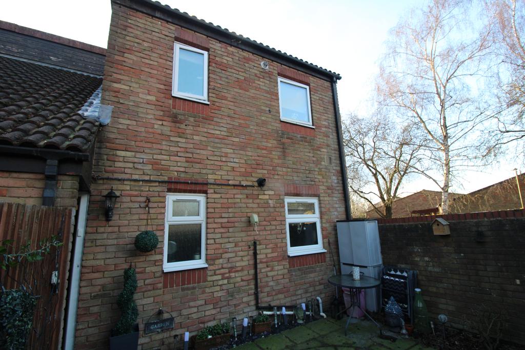 Baron Court, Stevenage SG1 2 bed ground floor for sale £