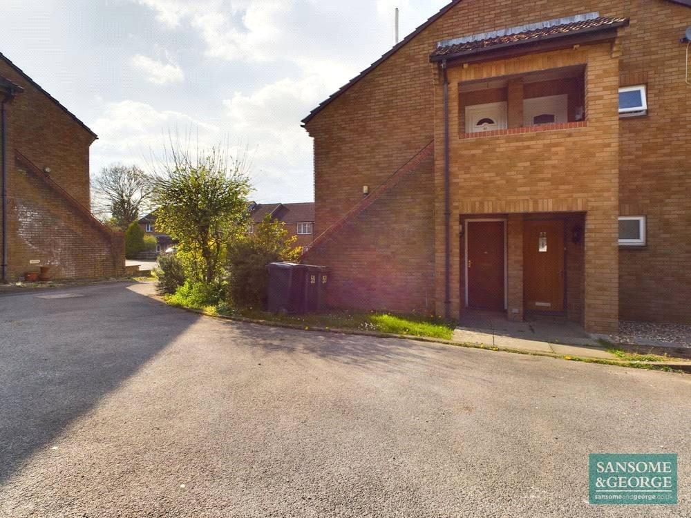 Farringdon Way, Tadley, Hampshire, RG26 Studio £800 pcm (£185 pw)