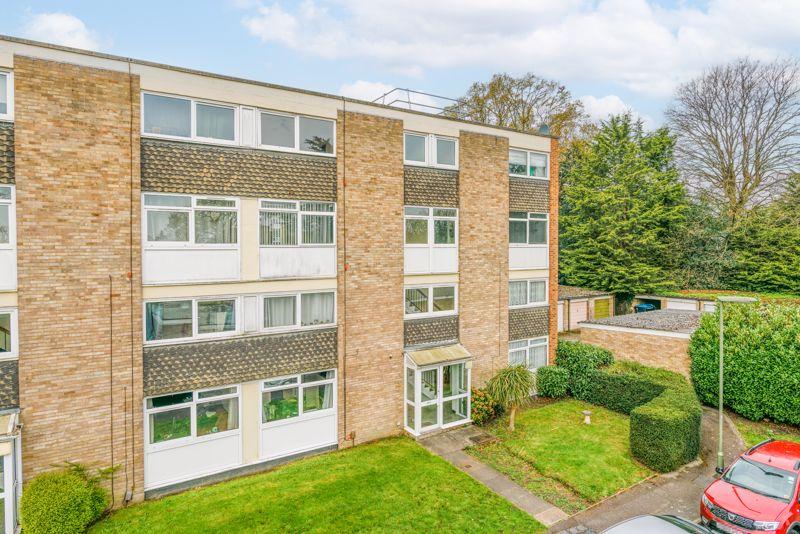 St. Vincent Road, WaltonOnThames 3 bed flat for sale £335,000