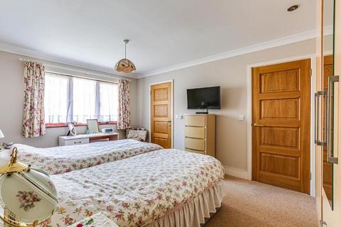 3 bedroom detached bungalow for sale, Copthorne Rise, South Croydon, CR2 9NN