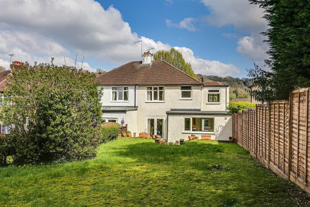 Mosslea Road, Whyteleafe, Surrey, CR3 0DP 4 bed semidetached house for