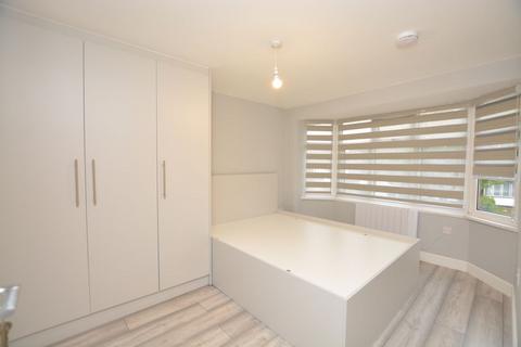 2 bedroom flat to rent, Greenford Gardens