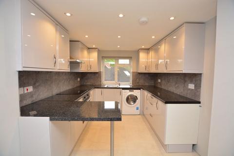 2 bedroom flat to rent, Greenford Gardens