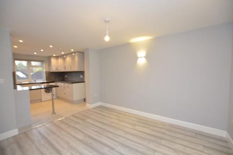 2 bedroom flat to rent, Greenford Gardens