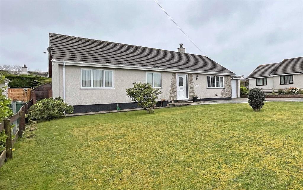 Maes Derwydd, Llangefni, Isle of Anglesey, LL77 3 bed bungalow for sale