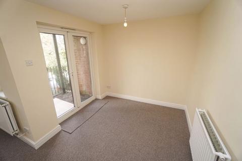 2 bedroom apartment to rent, Redcot, Heaton