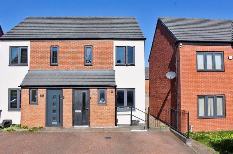 AKRON GATE, Akron Drive 2 bed semidetached house £195,000