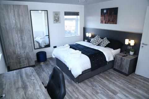 1 bedroom in a house share to rent, Kensington, Kensington