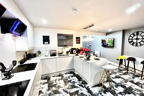 1 bedroom in a house share to rent, Kensington, Kensington