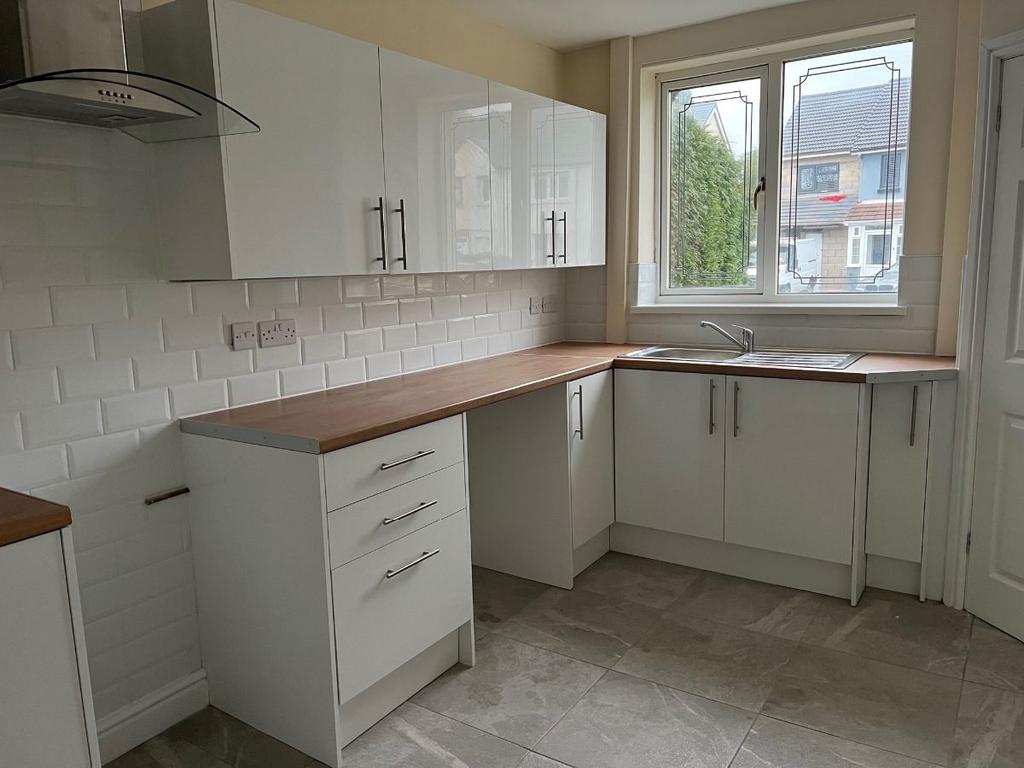 Thorne Road Willenhall 3 bed terraced house £800 pcm (£185 pw)